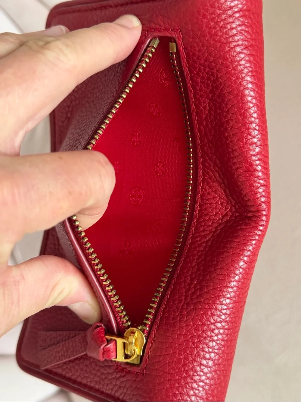 Tory Burch ❤️ Britten Red Leather Wallet